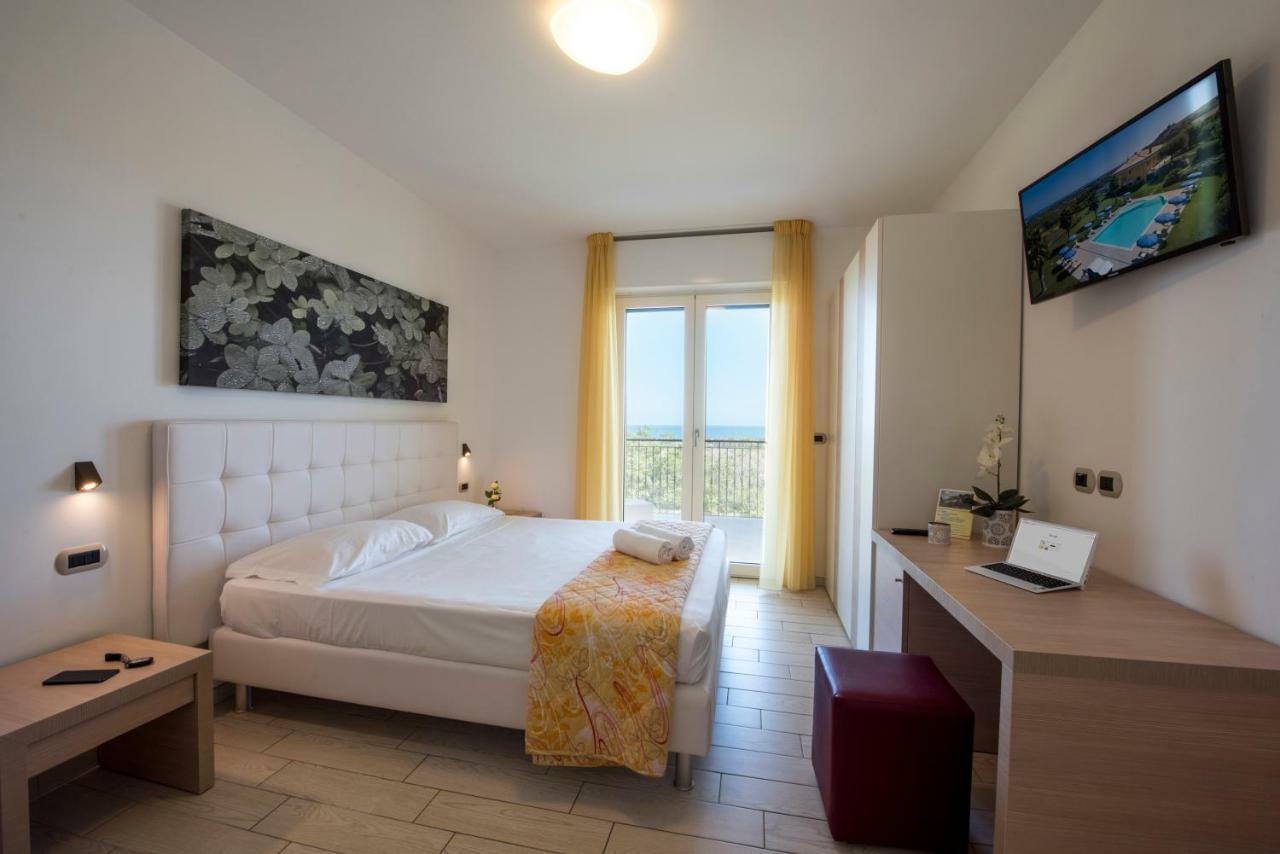 Il Giardino Sul Mare Bed & Breakfast Martinsicuro Exterior photo